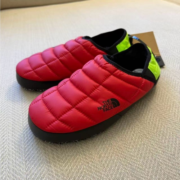 Brand New! North Face’s Men’s Thermoball Green and Red Shoes! Size 8, 9, and 11 - Picture 4 of 8